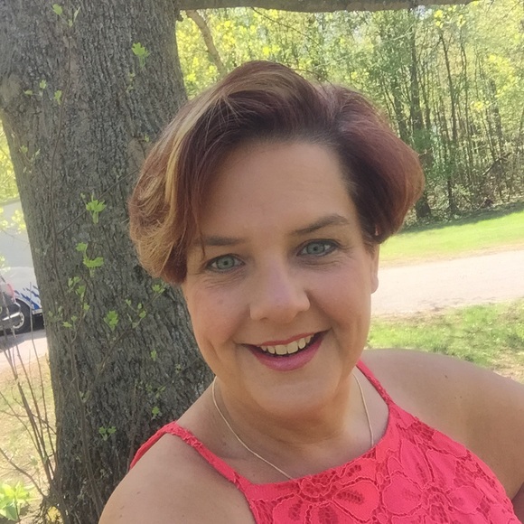 Meet your Posher, Debra - Picture 1 of 1